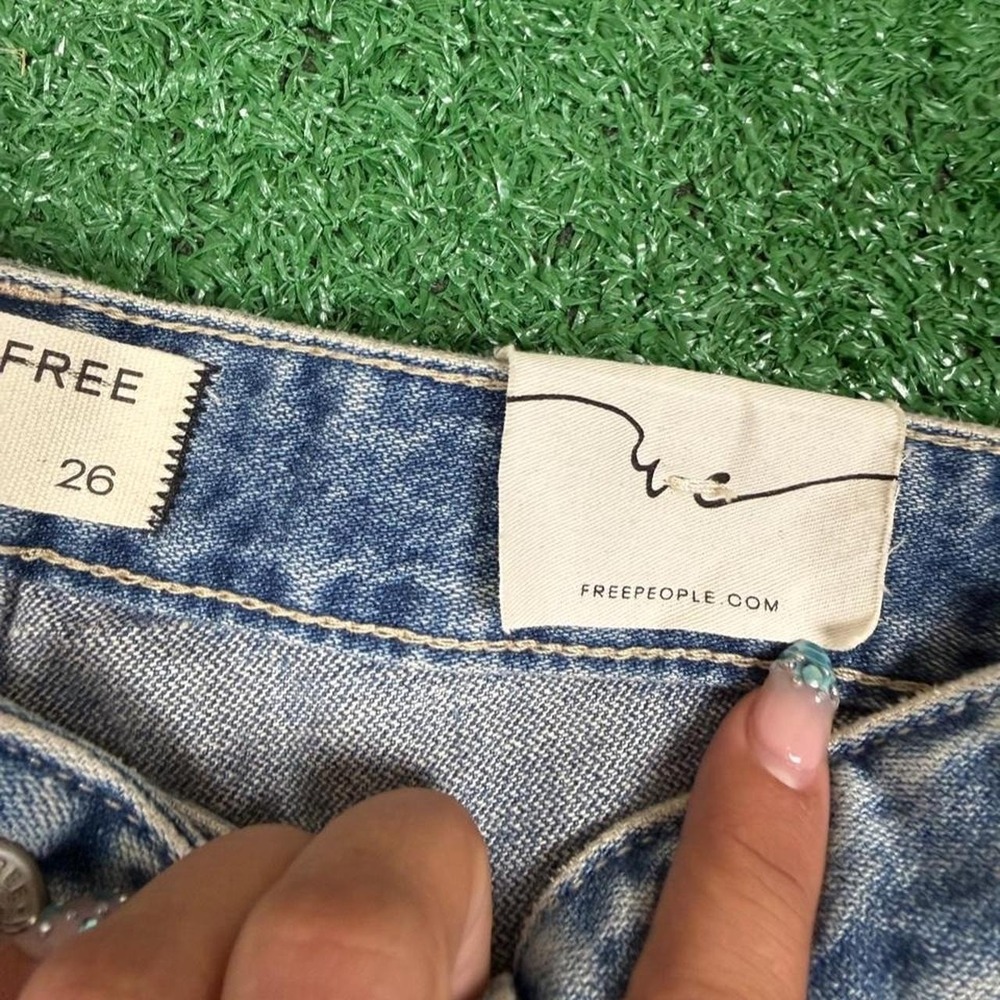 Free People We The Free blue denim jeans Carnivale Low rise bootcut size 26 - Picture 4 of 7